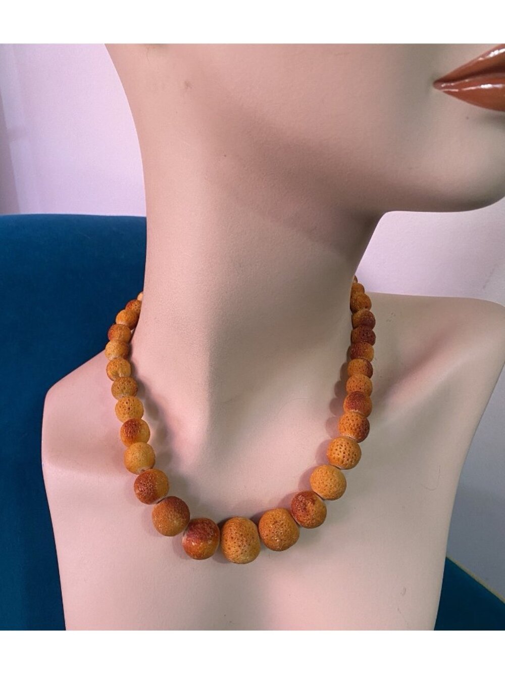 Vintage Variegated Orange Coral Graduated 18” Necklace  Screw Closure